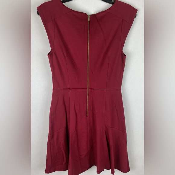 NWOT BANANA REPUBLIC Elegant Cap Sleeve Dress w/Front Details and A Line Fit - Picture 4 of 15